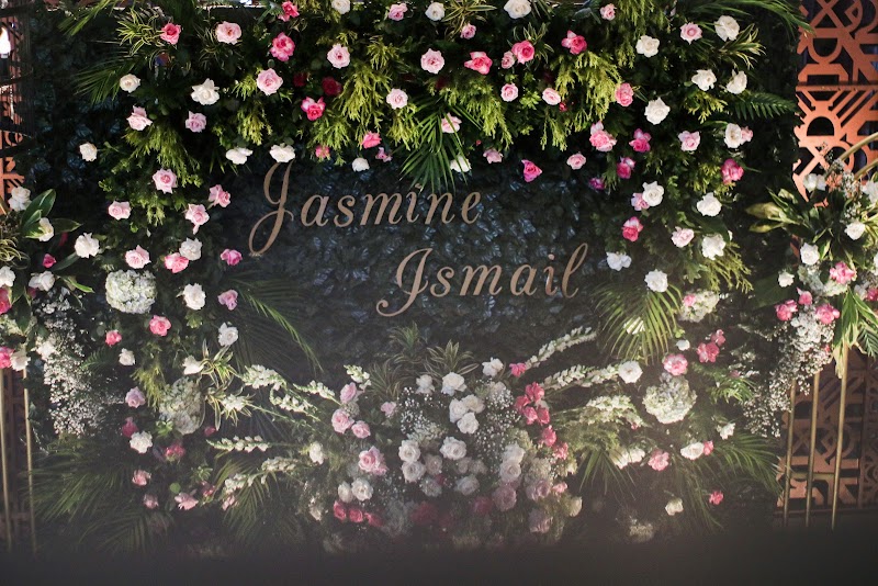 Floral name wall for Jasmine and Ismael