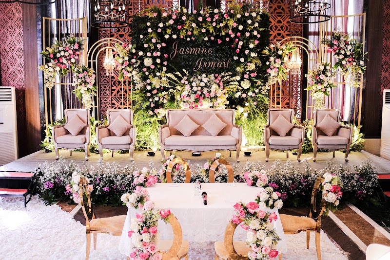 Jasmine and Ismael's floral bridal stage styled by CITTA