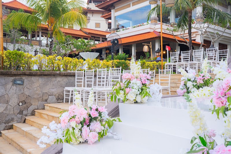 Person-free floral aisle installation by STHIRA DECOR